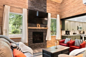 Luxe Chalet at Rainier Entrance with Hot Tub-AC-WiFi